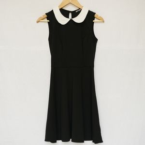 Hot Topic Black & White Sleevless Dress